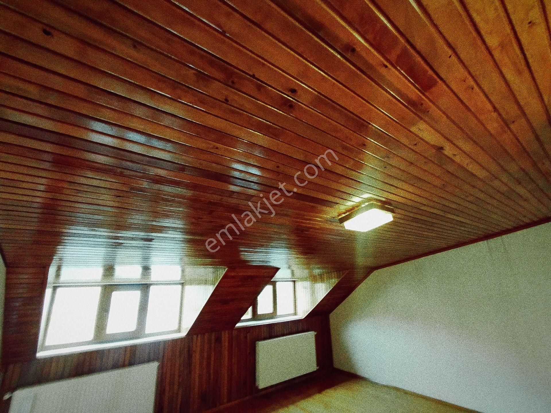Denizli/bağbaşı Mah. Özenle Yapılmış Ahşap Yapılı Lüx Bireysel Kombili Çatı Katı - Görsel 6