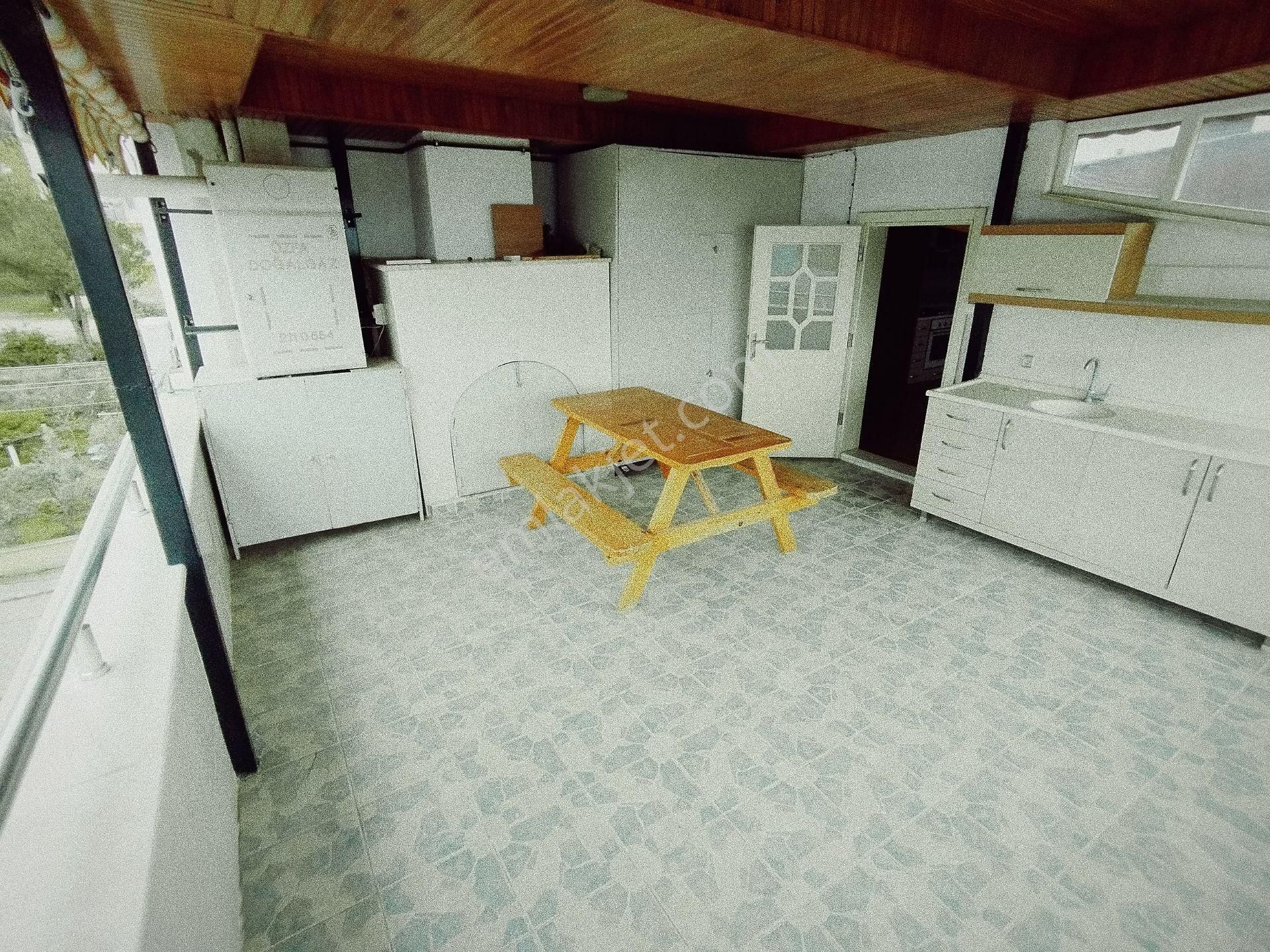 Denizli/bağbaşı Mah. Özenle Yapılmış Ahşap Yapılı Lüx Bireysel Kombili Çatı Katı - Görsel 14