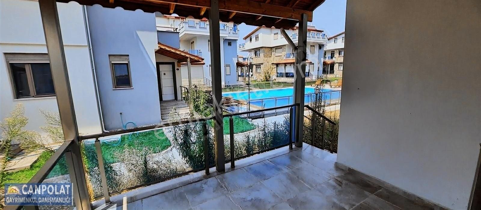 Dikili Salihler Satılık Villa Denize 200 mt de havuzlu,bahçeli tripleks villa