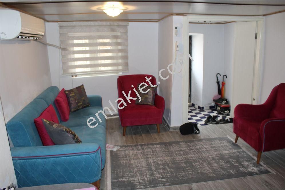 Ayvada Dan Ayvalık Merkezde Bakımlı Rum Evi - Görsel 4