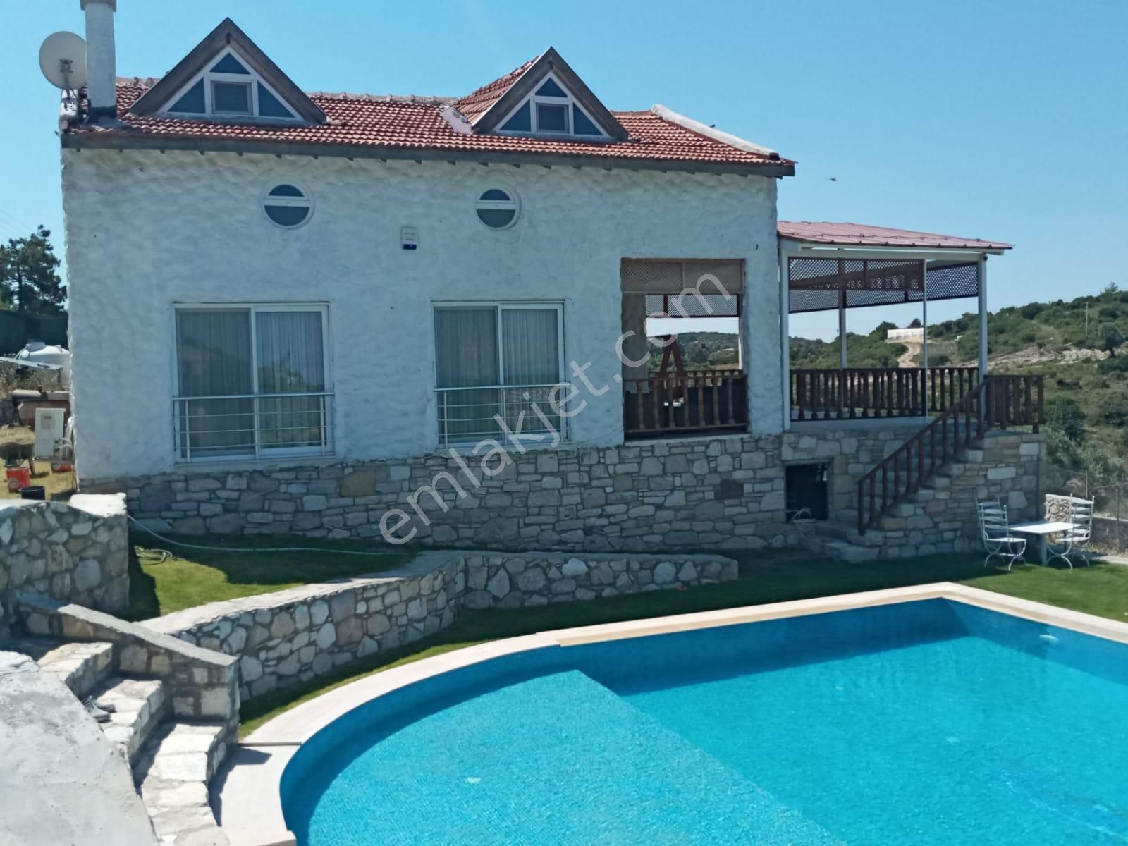 Çeşme Musalla Satılık Müstakil Ev  ÇEŞME'DE SATILIK HAVUZLU ÇİFTLİK EVİ