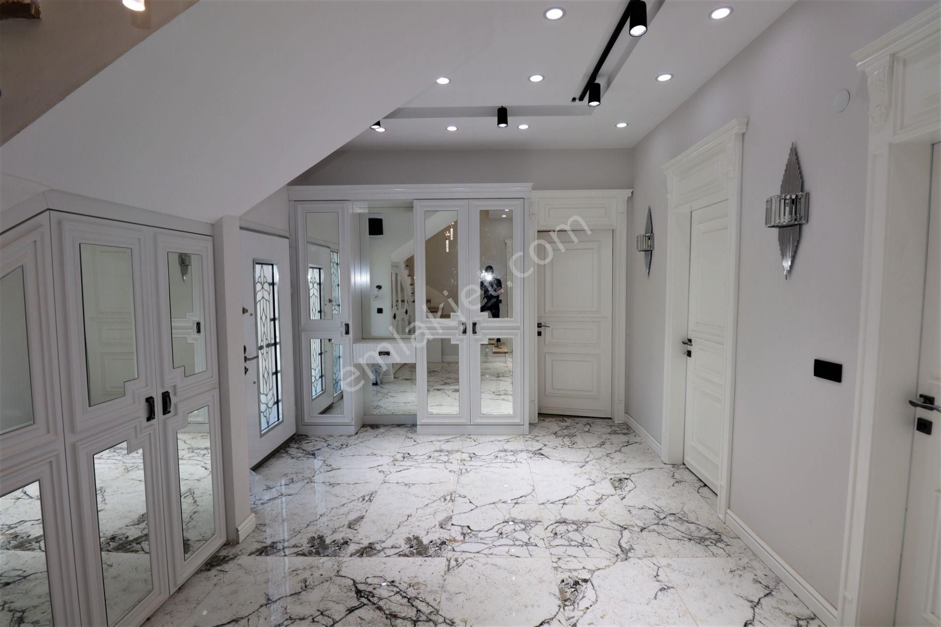 Altınoluk'ta 660 M2 Arsa İçinde Özel Havuzlu Villa - Görsel 7