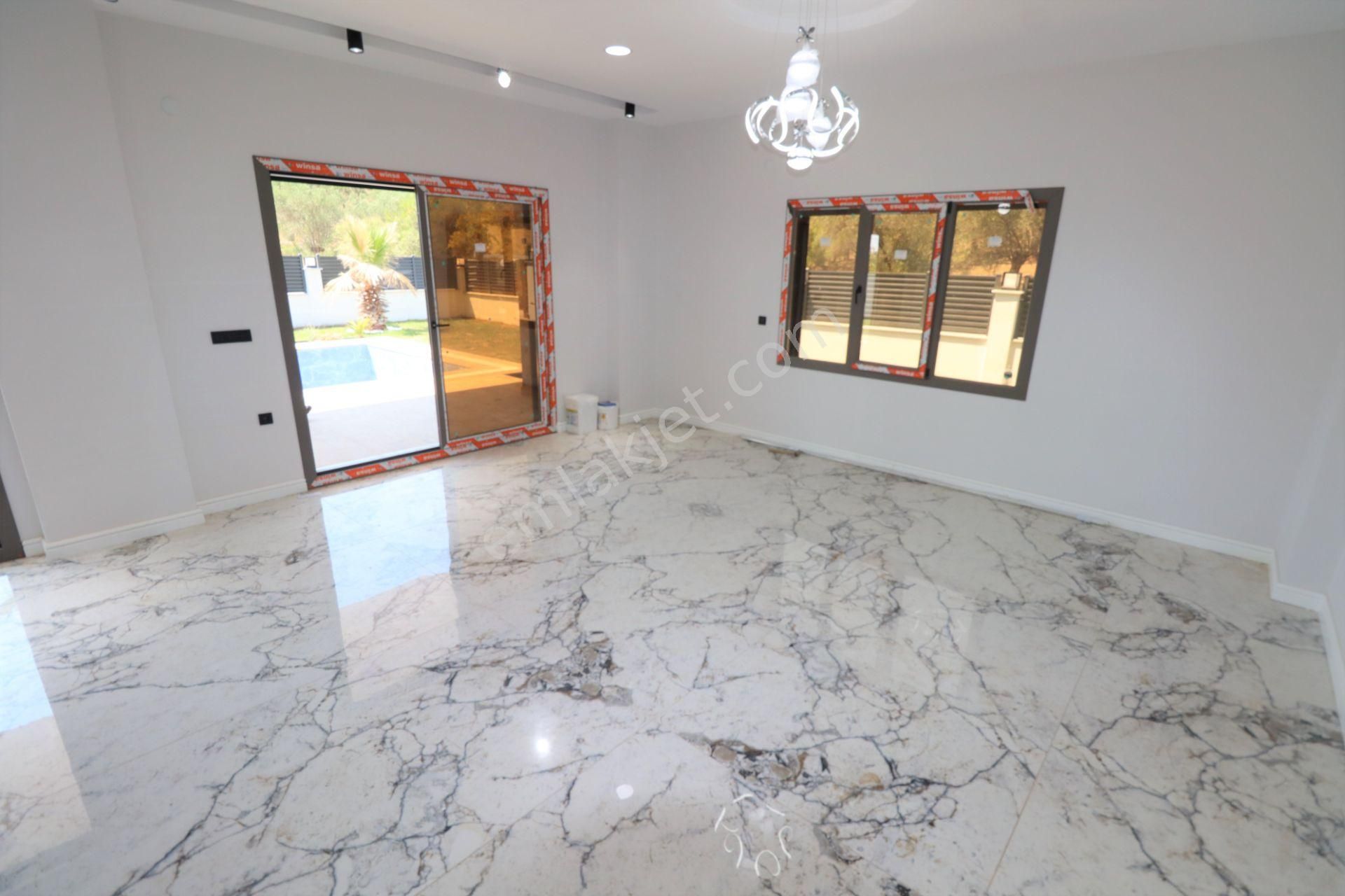 Altınoluk'ta 660 M2 Arsa İçinde Özel Havuzlu Villa - Görsel 16