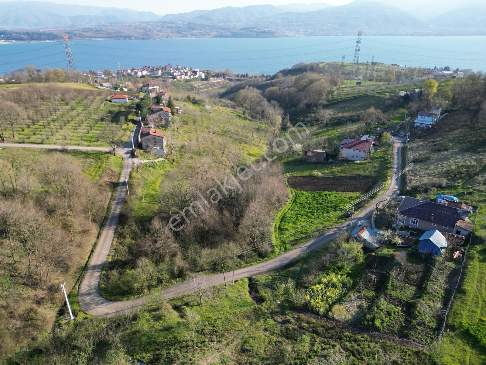 Serdivan Esentepe Satılık Tarla Serdivan Esentepede Göl Manzaralı Satılık Tarla