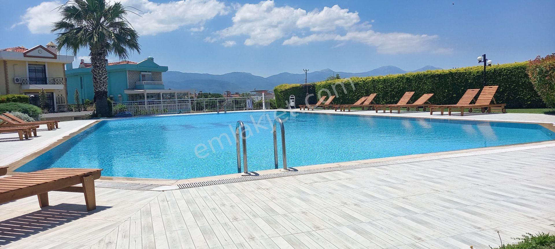 Kuşadasında 4 Aylık Sezonluk Havuzlu 1+1 Full Eşyalı Plaja Yakın Yazlık Stüdyo Kiralık Yazlık