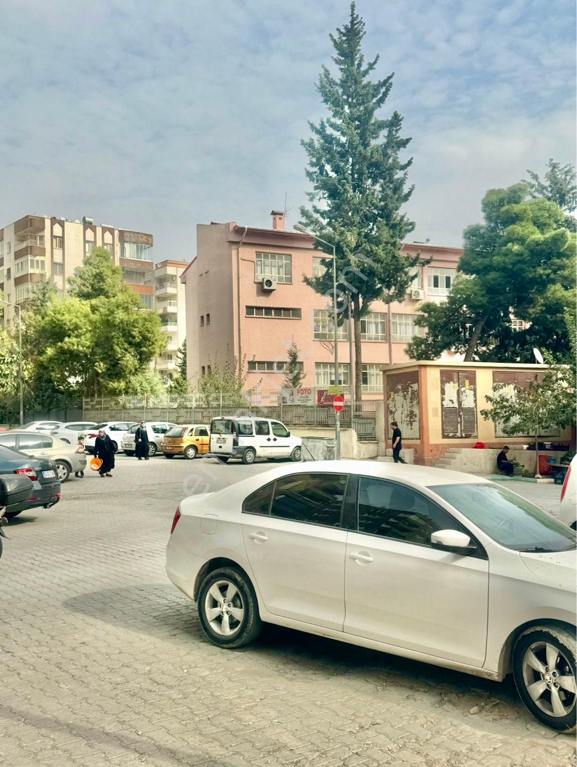 Haliliye Bahçelievler Satılık Daire Evin emlatan 3+1 dogalgazlı parkeli birincı kat daire