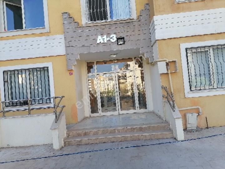 Karaköprü Seyrantepe Satılık Daire maşukta borcu bitmiş tapulu 154 m2 3+1  3.kat daire 