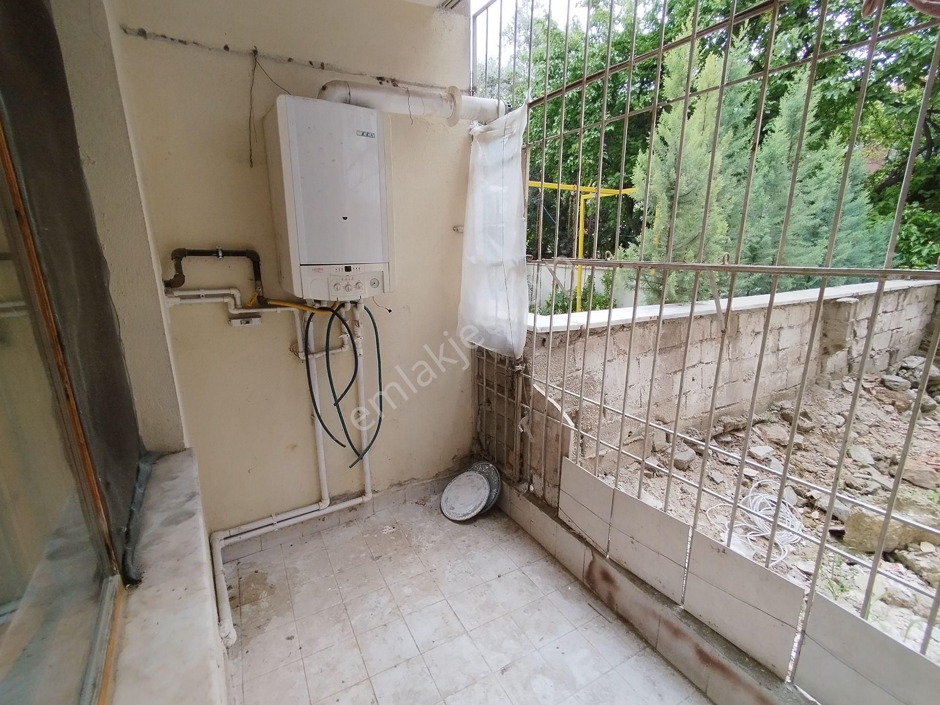 Denizli 15 Mayıs Mahallesi Çınar P.t.t.altları 3+1.kombili Düz Girişli Zemin Daire - Görsel 3