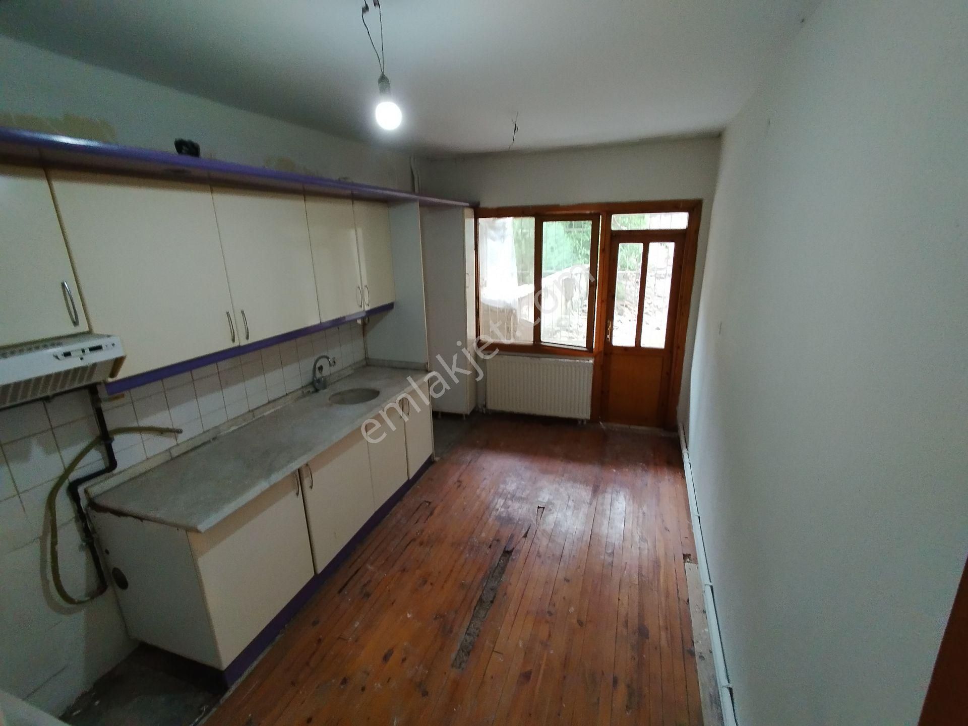 Denizli 15 Mayıs Mahallesi Çınar P.t.t.altları 3+1.kombili Düz Girişli Zemin Daire - Görsel 4