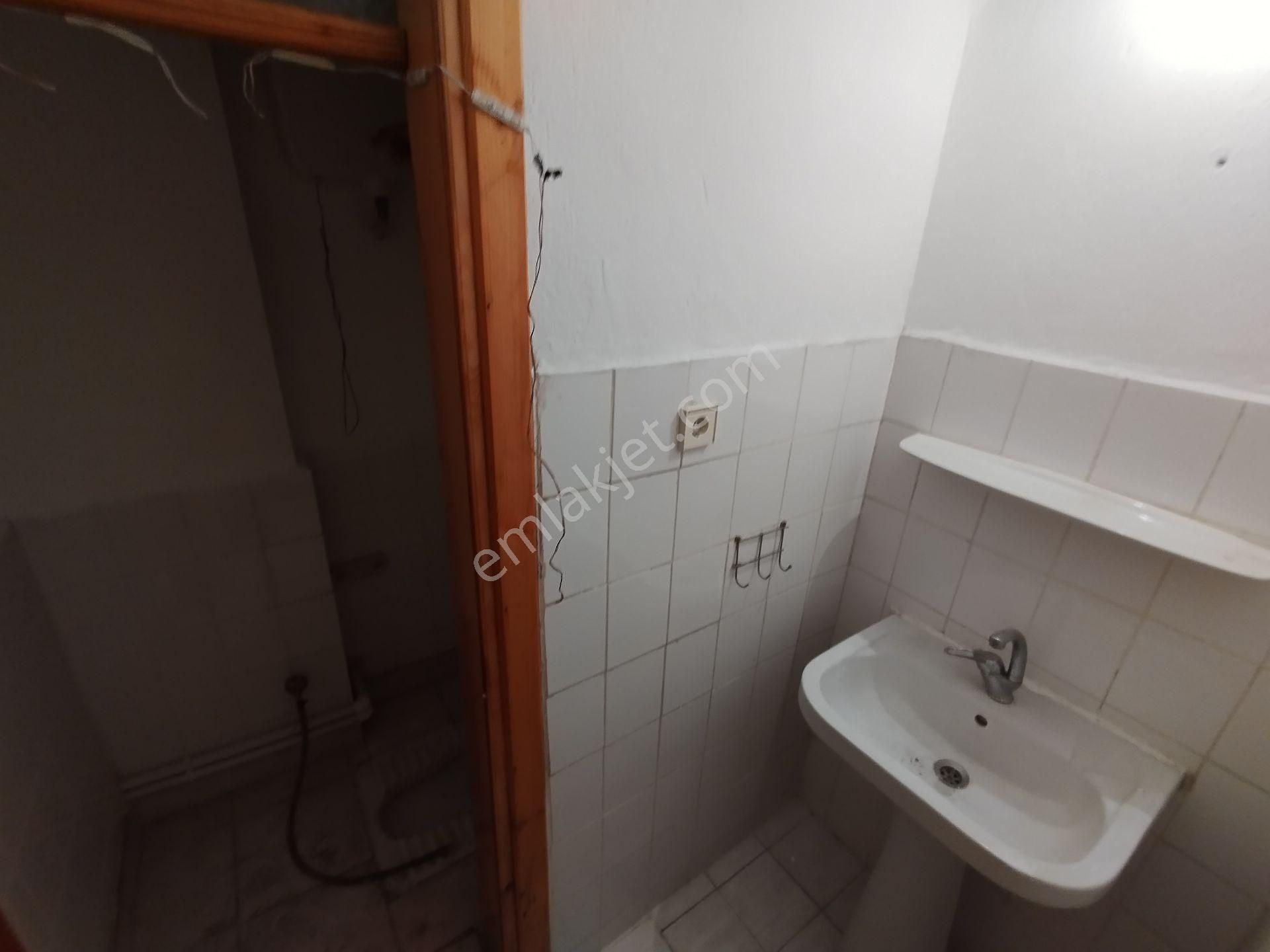 Denizli 15 Mayıs Mahallesi Çınar P.t.t.altları 3+1.kombili Düz Girişli Zemin Daire - Görsel 12