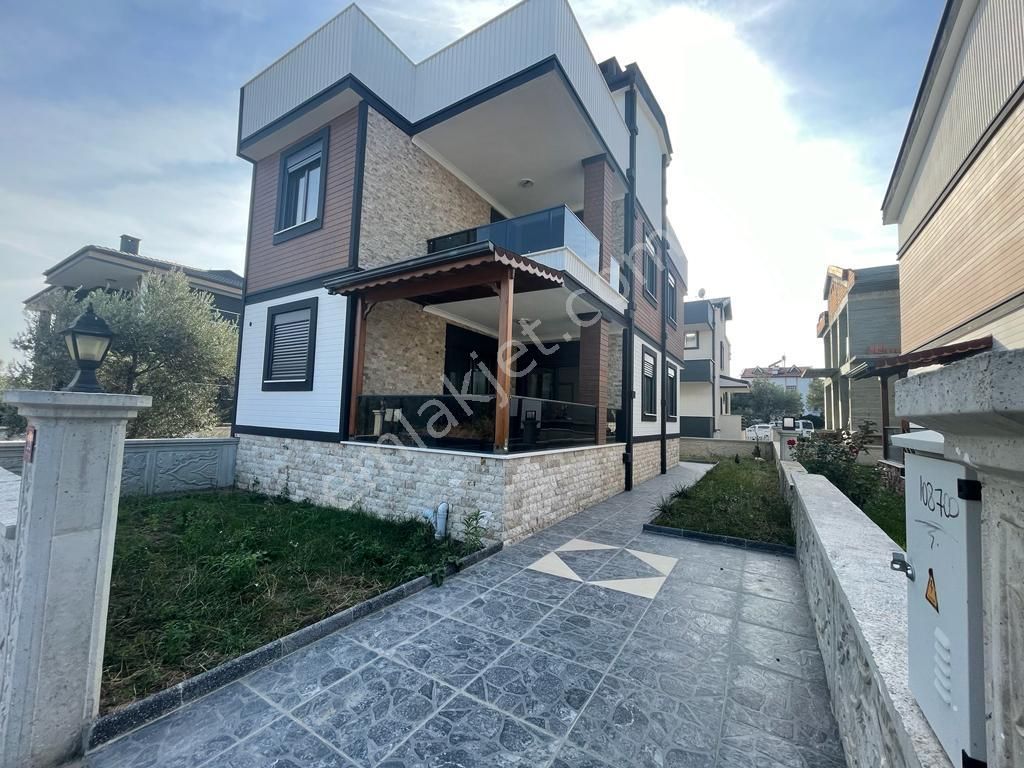 Edremit Güre Cumhuriyet Satılık Villa  POYRAZ GAYRİMENKUL 'den GÜRE'de TEK MÜSTAKİL DENİZ'e YAKIN SATILIK VİLLA 