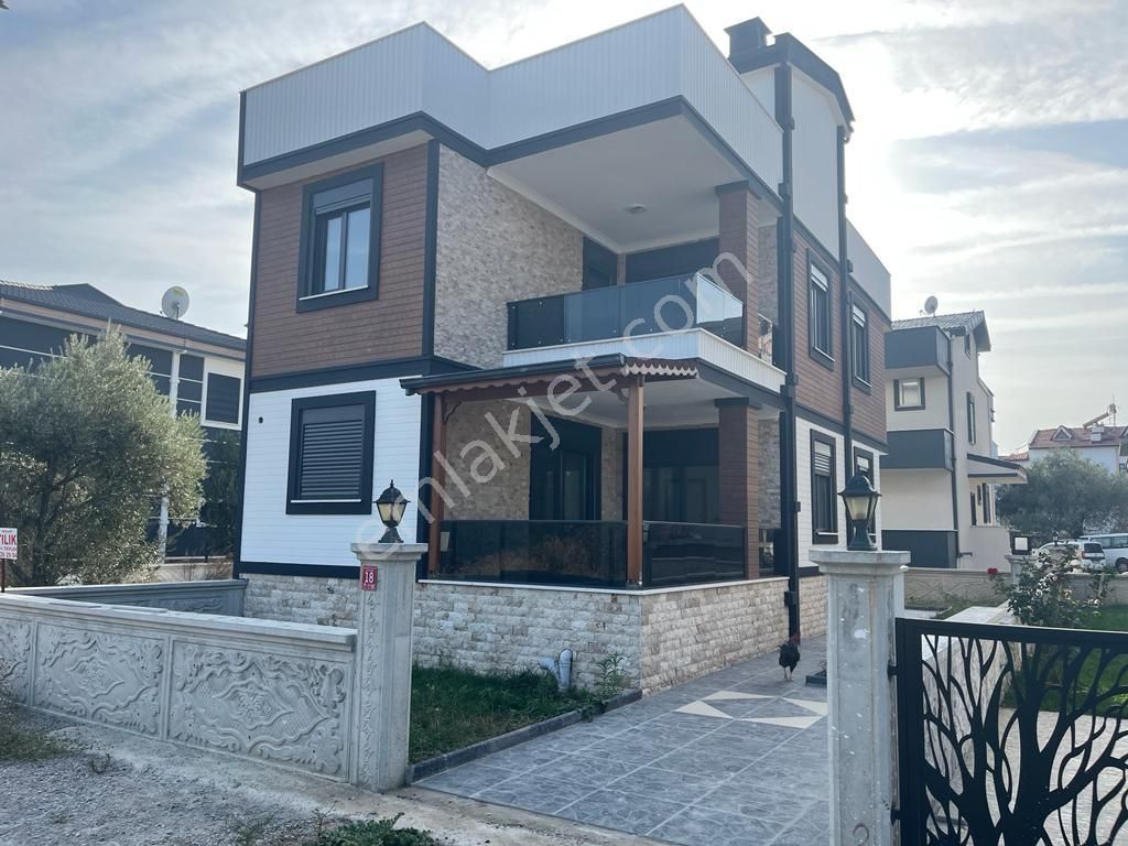 Edremit Güre Cumhuriyet Satılık Villa  SABRİ PINARBAŞI'dan GÜRE'de DENİZ'e YAKIN SATILIK TEK VİLLA 