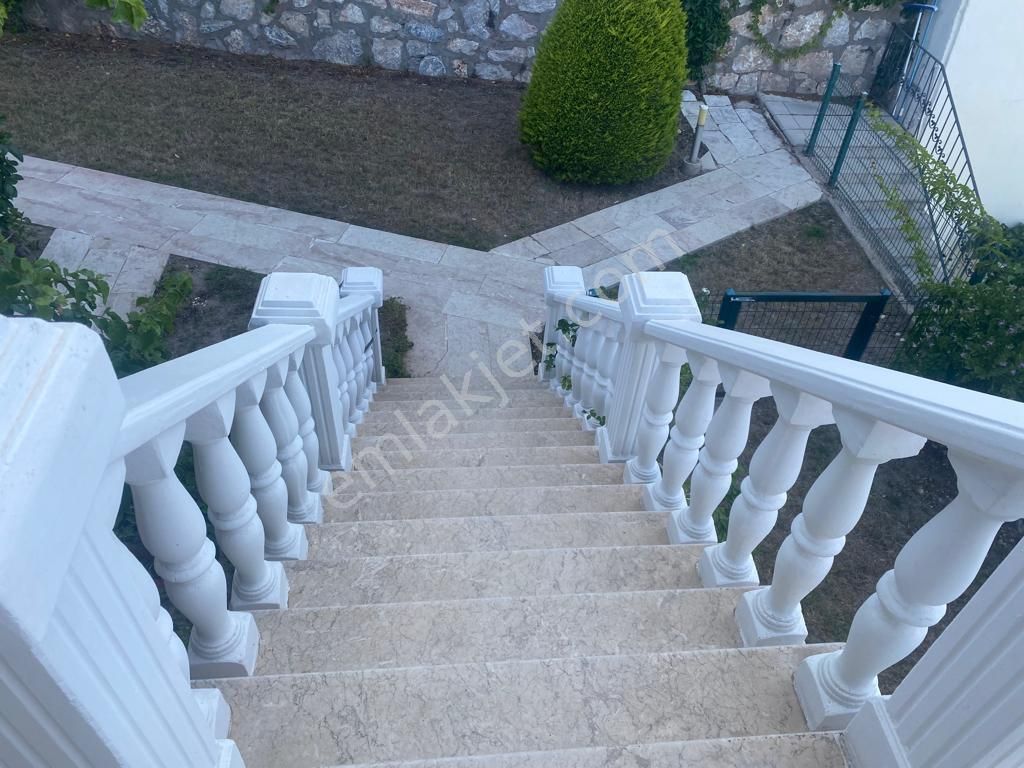 Muğla Bodrum Milas Arası Boğaziçi Adabükü'nde Bakımlı Private Teraslı Havuz Önü Satılık Üst Kat - Görsel 10