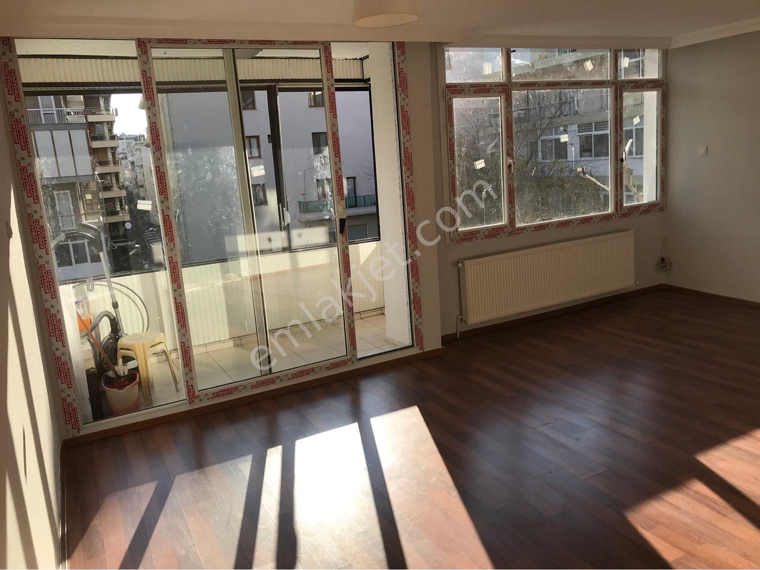 Sahibinden Doğalgazlı Bostanlı Merkezde Ara Kat Kiralık
