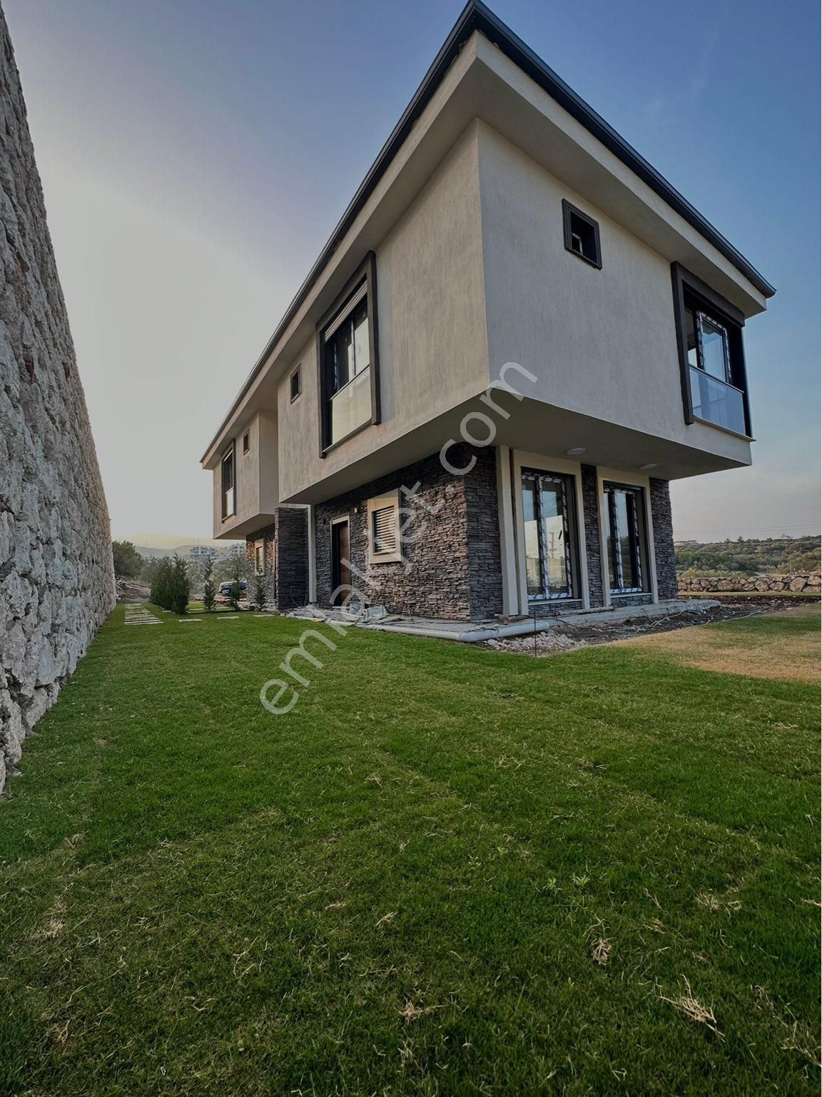 Karaburun Mordoğan Satılık Villa SAHİLE 300 MT ULTRA LÜKS 3+1 SIFIR VİLLA 