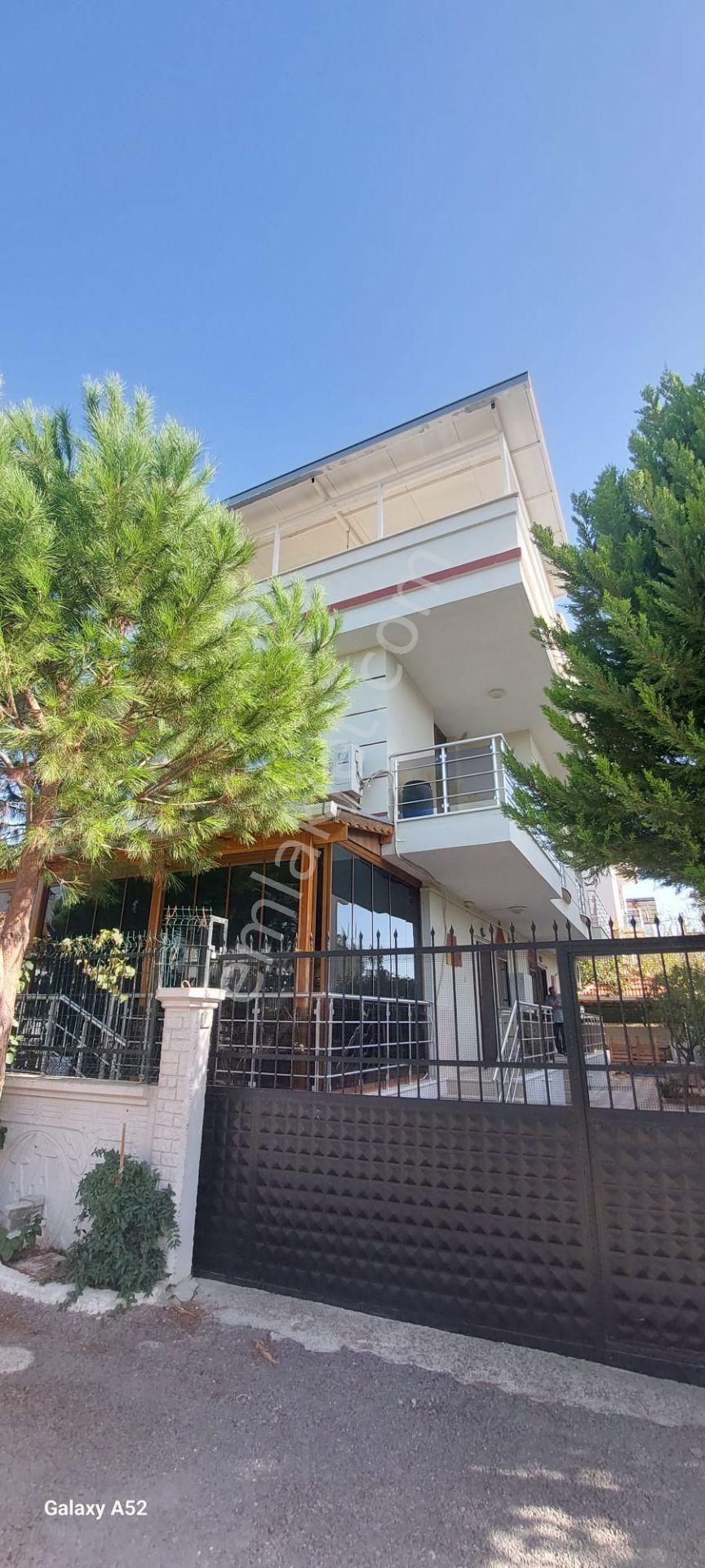 Menderes Barbaros Satılık Villa  MENDERES BARBAROS MAHALLESİNDE SAĞLAM GAYRİMENKULDEN SATILIK 4+1 VİLLA
