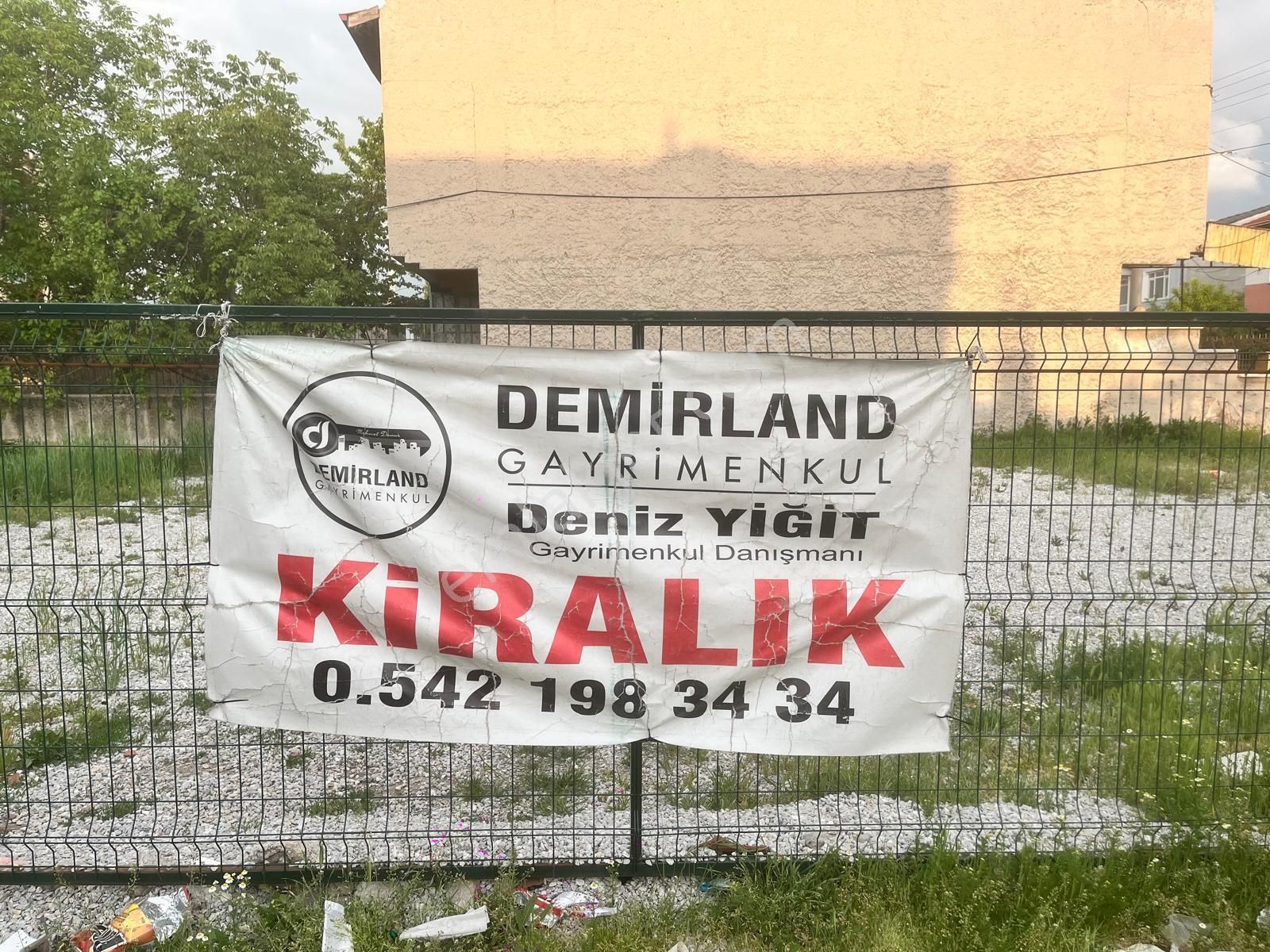 Demirland Gayrimenkul’de Kiralık 390 M2 Arsa