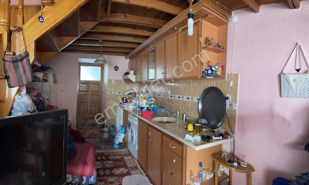 Ayvada'dan Ayvalık Merkez'de Avlulu 2 Katlı Taş Rum Evi - Görsel 10
