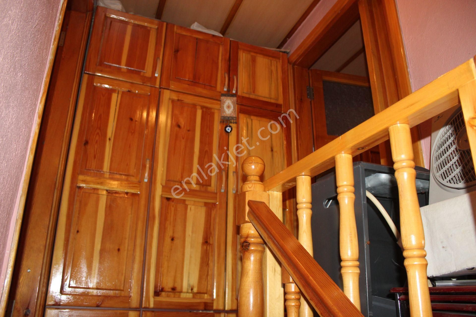 Ayvada'dan Ayvalık Merkez'de Avlulu 2 Katlı Taş Rum Evi - Görsel 13