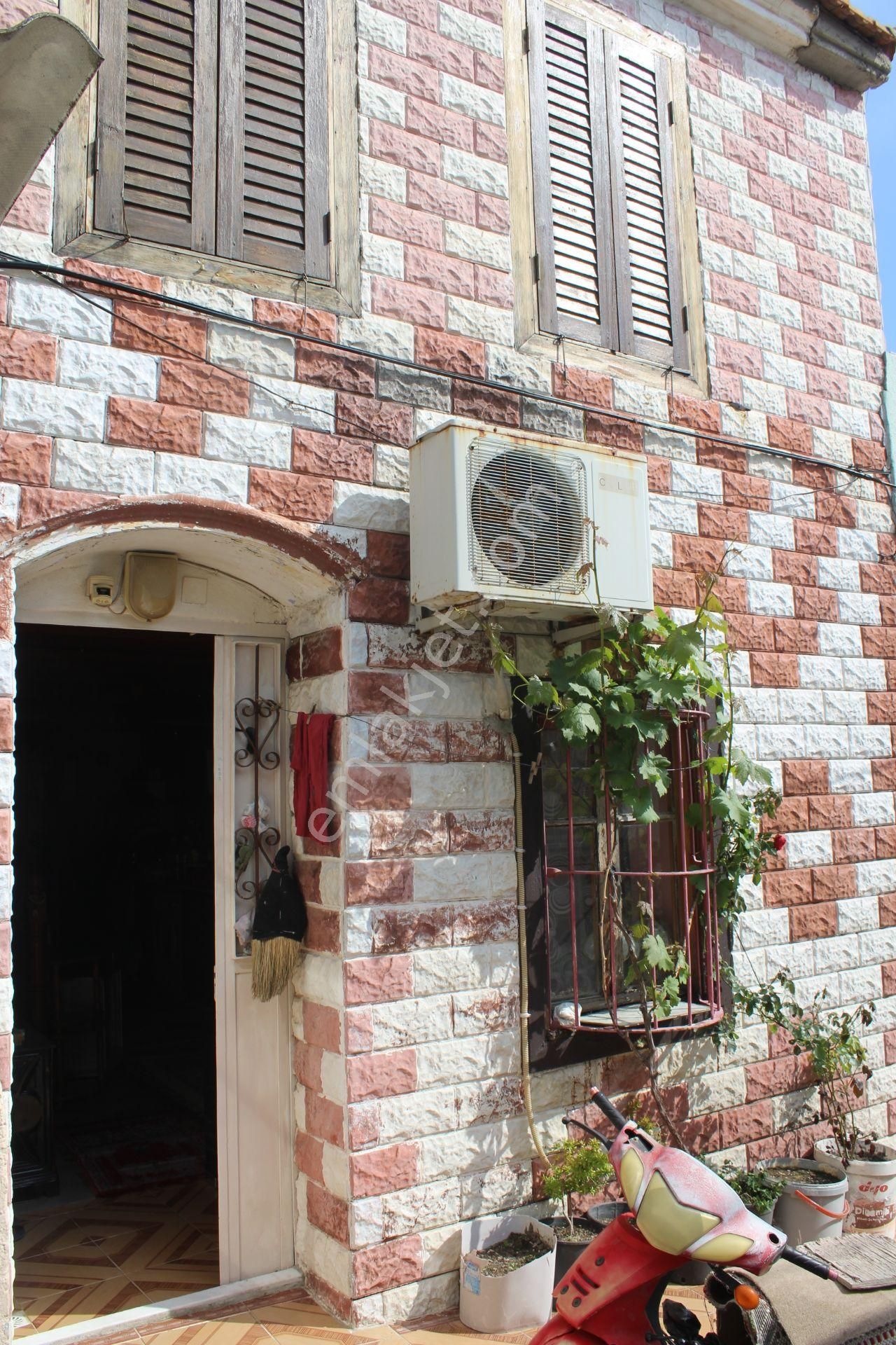 Ayvada'dan Ayvalık Merkez'de Avlulu 2 Katlı Taş Rum Evi - Görsel 3