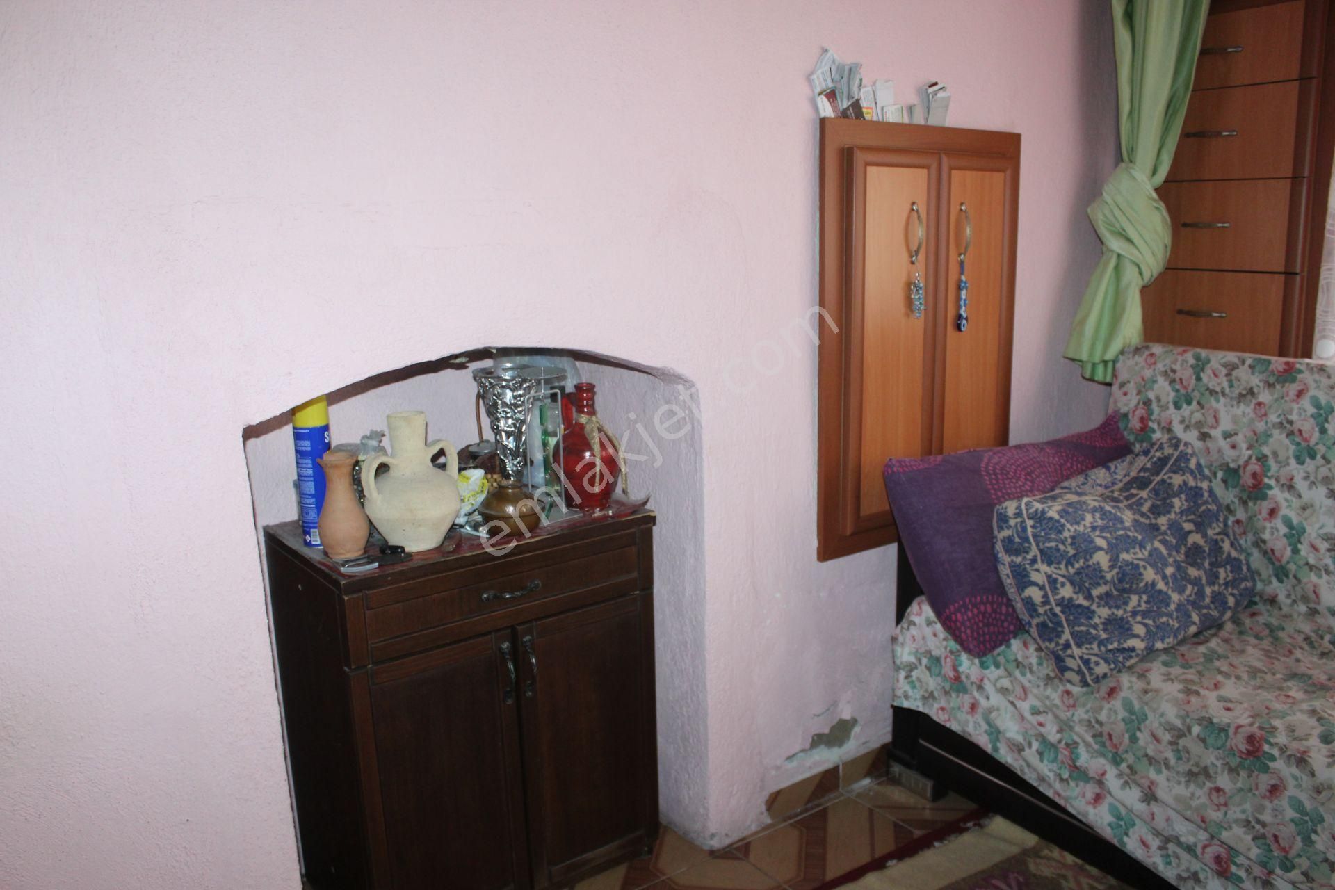 Ayvada'dan Ayvalık Merkez'de Avlulu 2 Katlı Taş Rum Evi - Görsel 5