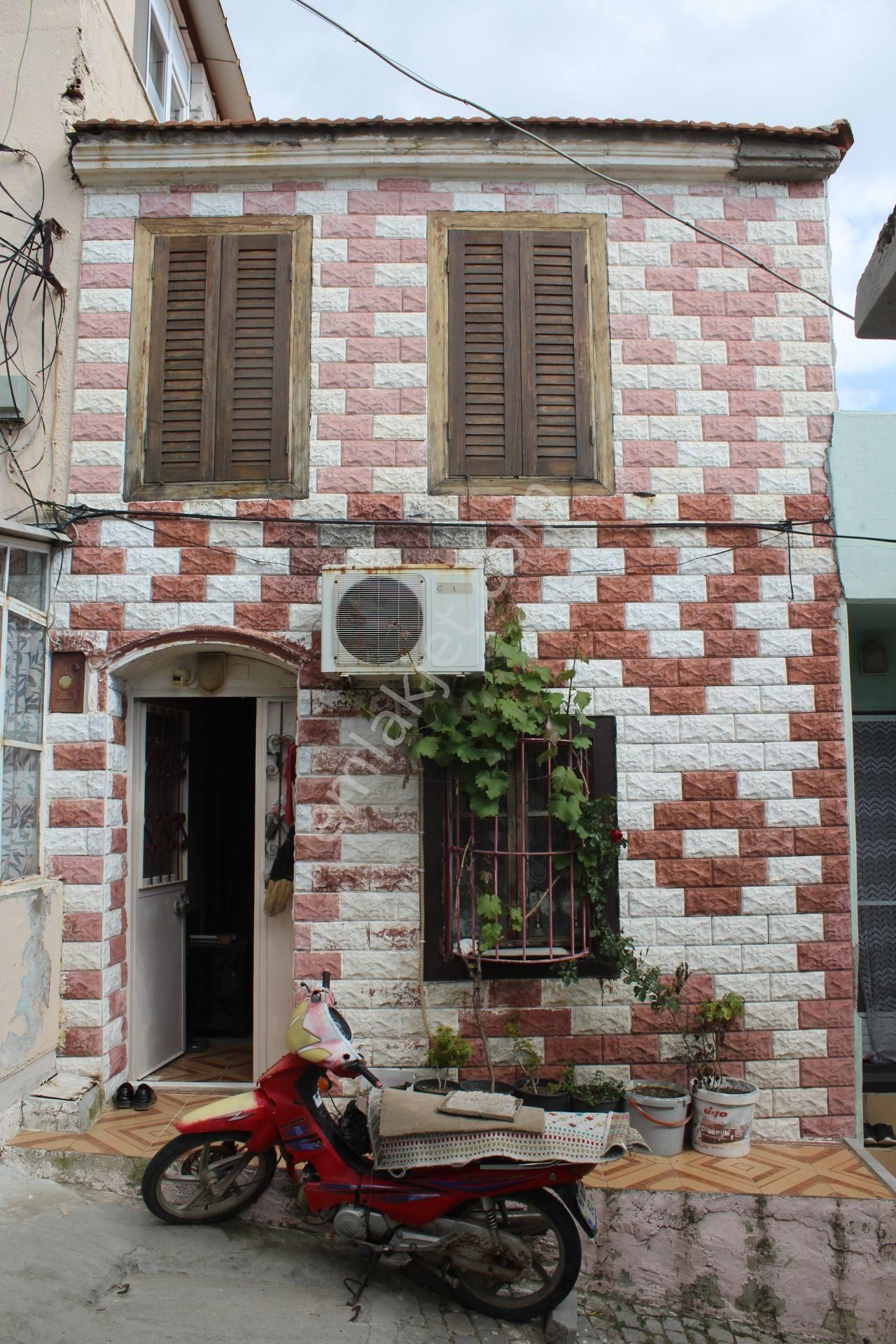 Ayvada'dan Ayvalık Merkez'de Avlulu 2 Katlı Taş Rum Evi - Görsel 2