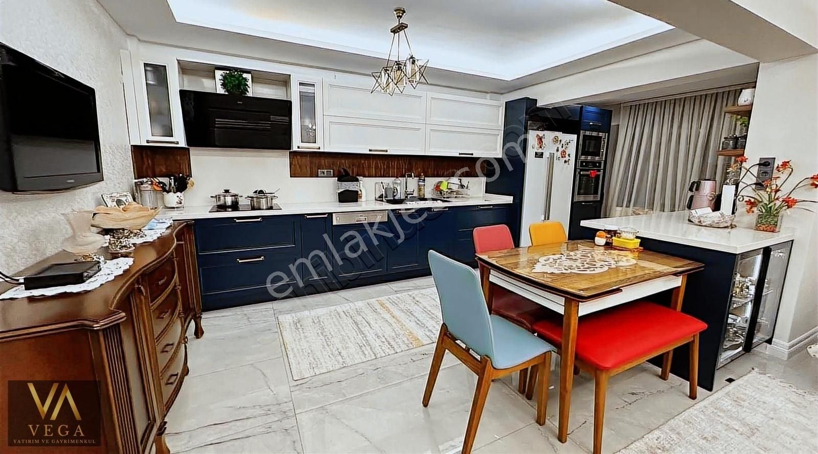 Yunusemre Güzelyurt Satılık Villa VEGA GAYRİMENKULDEN GÜZELYURT MAH TRİPLEX VİLLA