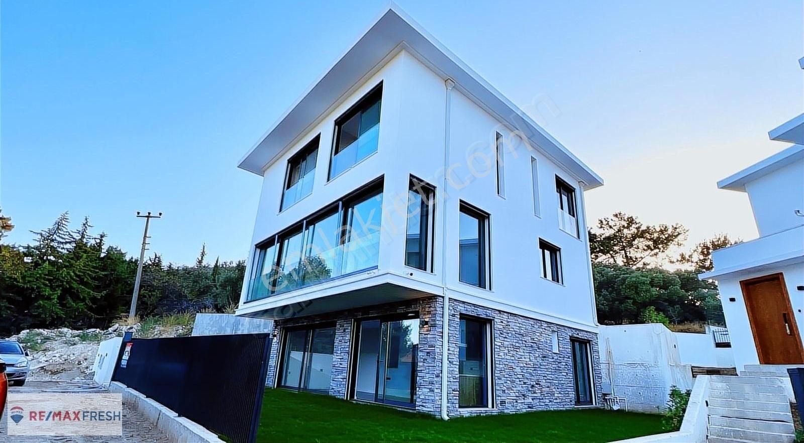 Urla Denizli Satılık Villa Urla Çeşmealtı'nda Panaromik Deniz Manzaralı Villa