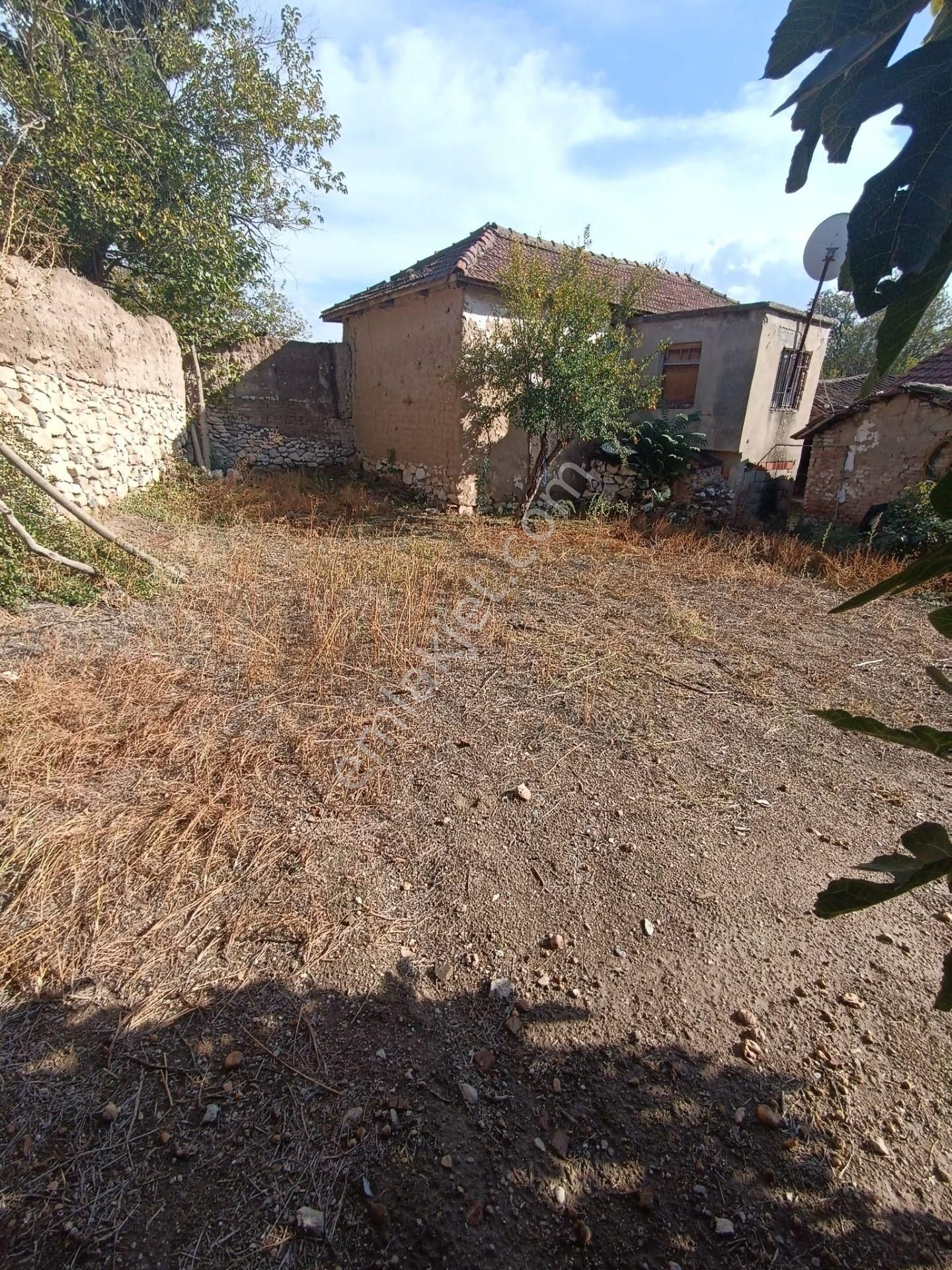 Saruhanlı Gümülceli Satılık Daire  gümülceli'de satılık içinde 2 ev olan bahçeli müstkil ev