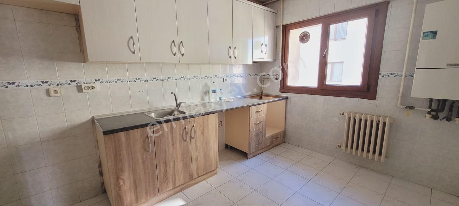 Ataşehir İçerenköy Satılık Daire  İÇERENKÖYDE YATIRIMLIK NET 120M2 3+1 ARSASI GENİŞ SATILIK DAİRE