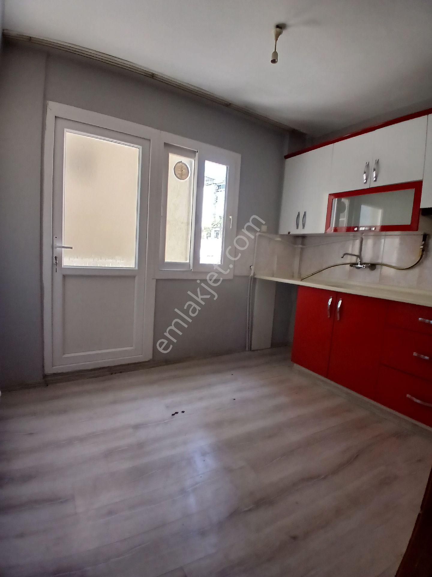 Bozyaka Kapalı Pazar Yakını 5 Dakka Yürüme Mesafesin De Doğalgazlı Daire