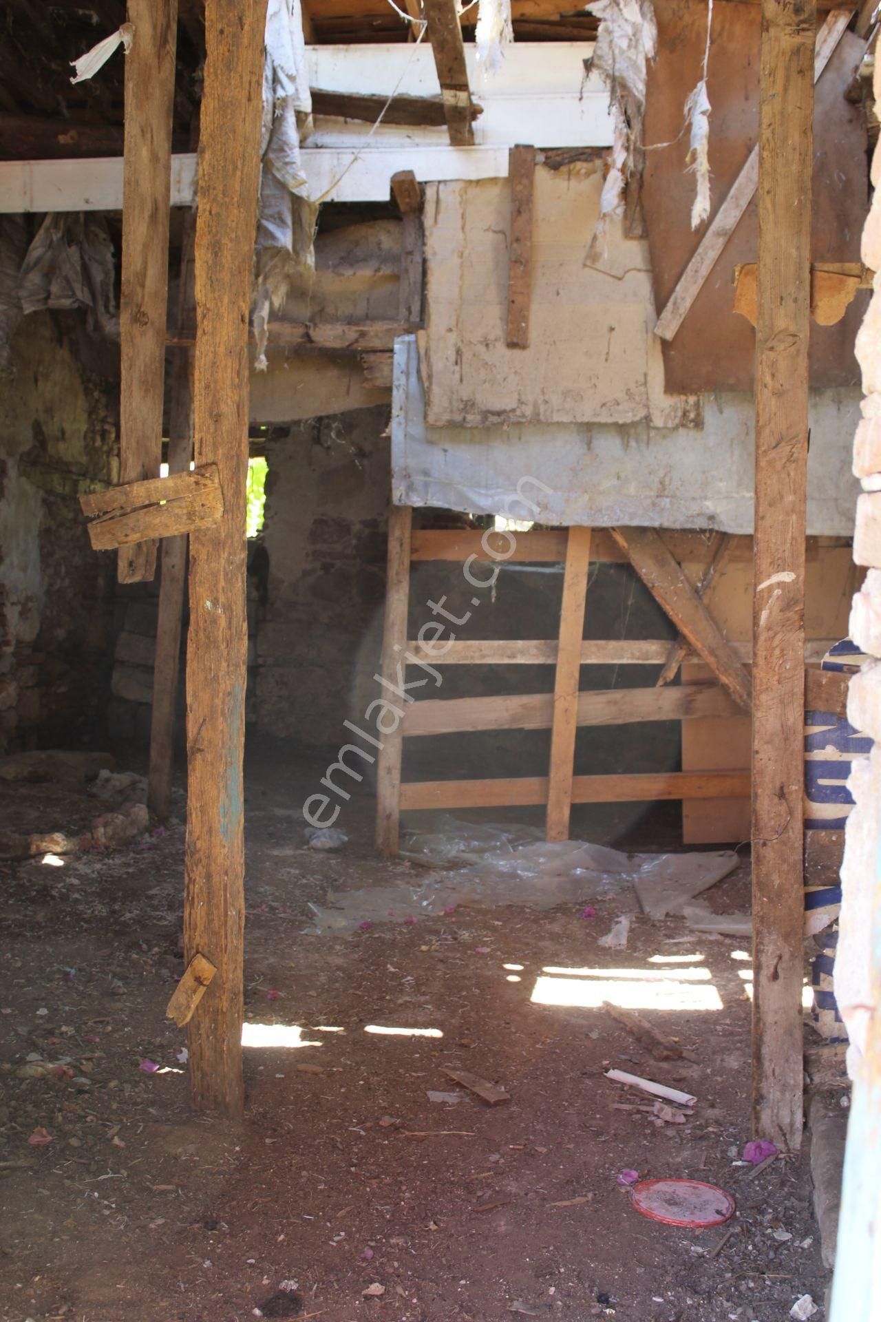 Ayvada'dan Ayvalık Merkez'de Tek Katlı Kagir Ev - Görsel 4