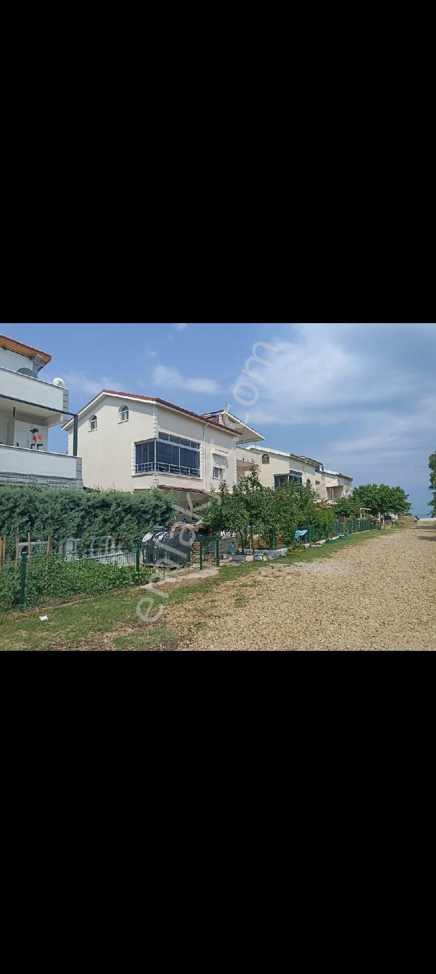 Marmaraereğlisi Sultanköy Satılık Müstakil Ev sultanköy de site için de denize 100 metre mesafede satılık müstakil üç katlı lüks villa 
