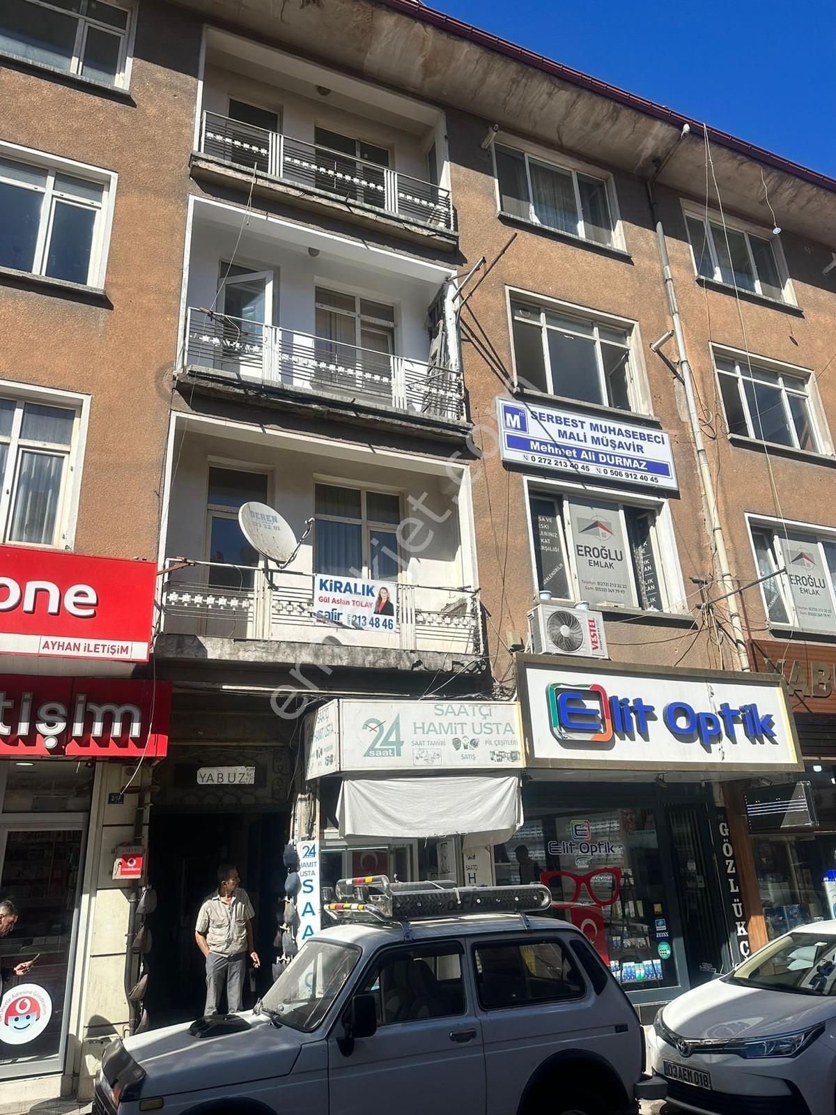 Afyonkarahisar Merkez Burmalı Kiralık Ofis ŞEHRİN MERKEZİNDE BAKIMLI OFİS-BÜRO