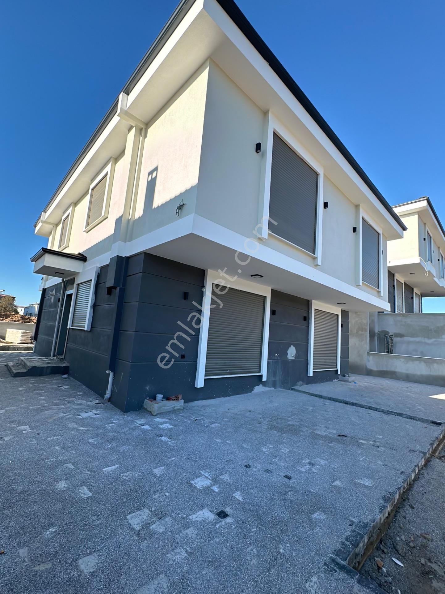 Didim Hisar Satılık Villa  Didim Mavişehir Bölgesinde Denize Yakın 3+1 Havuzlu Villalar