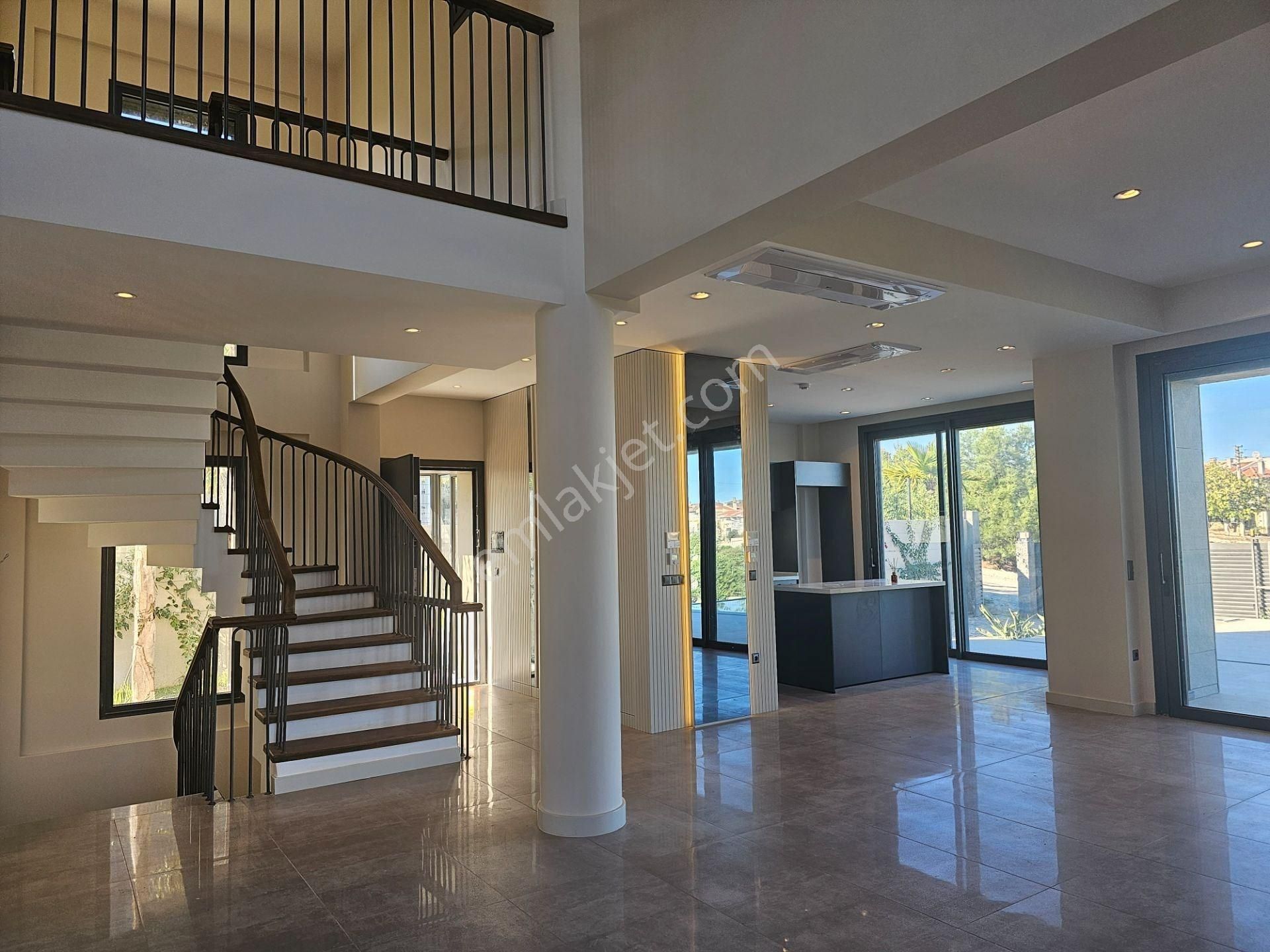 İzmir Çeşme Dalyan Site İçinde Havuzlu Tripleks Müstakil Lüks Villa - Görsel 22