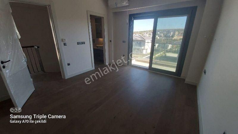 İzmir Çeşme Dalyan Site İçinde Havuzlu Tripleks Müstakil Lüks Villa - Görsel 27
