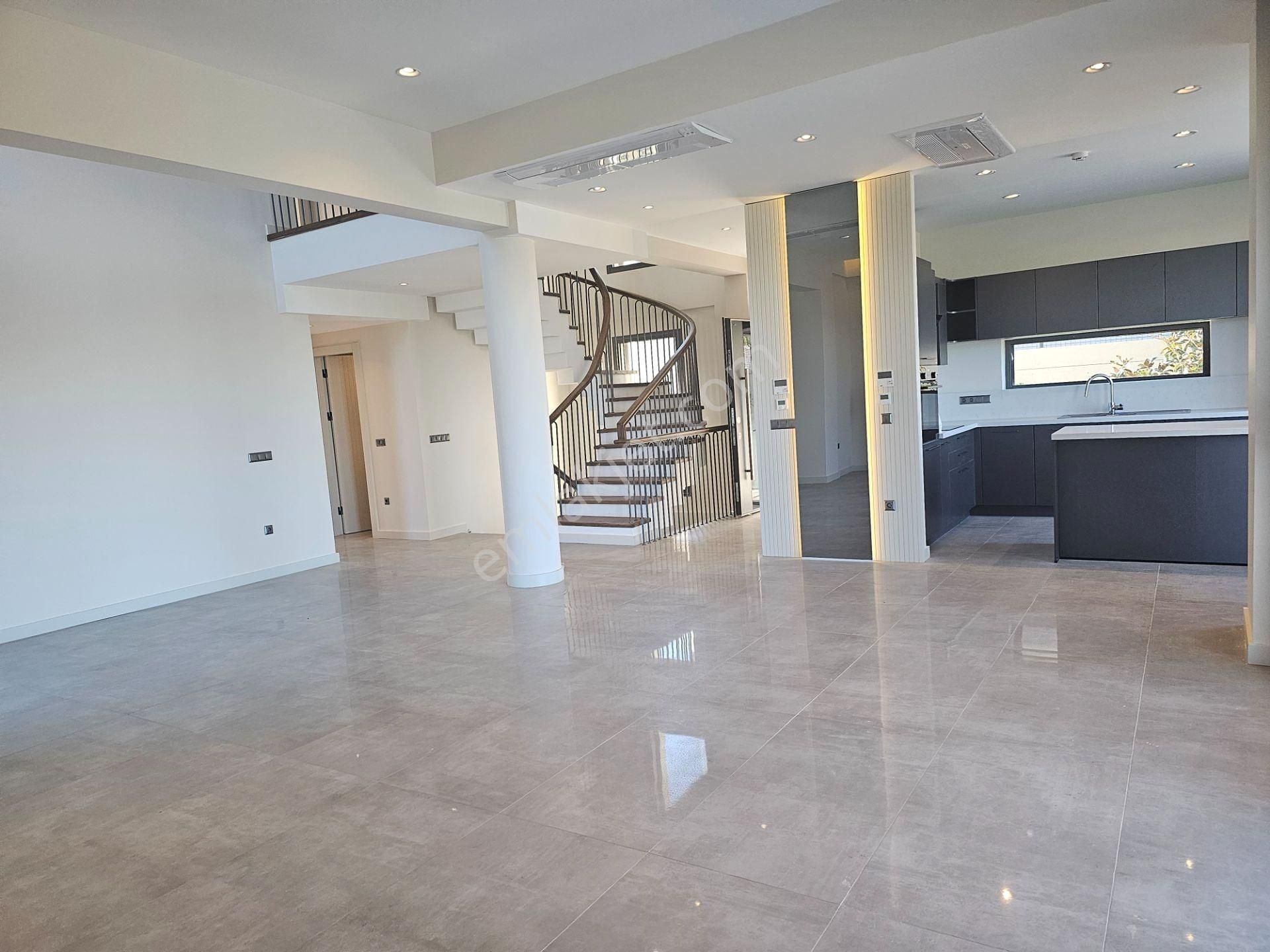 İzmir Çeşme Dalyan Site İçinde Havuzlu Tripleks Müstakil Lüks Villa - Görsel 20