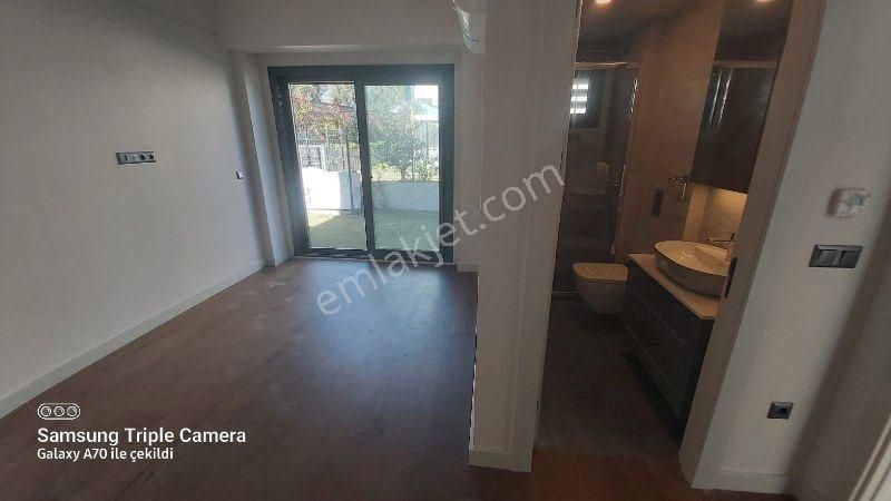 İzmir Çeşme Dalyan Site İçinde Havuzlu Tripleks Müstakil Lüks Villa - Görsel 24