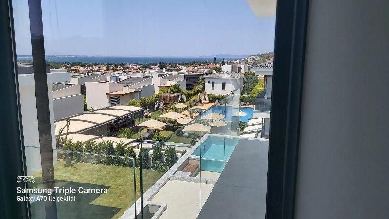 İzmir Çeşme Ilıcada Full Deniz Manzaralı Havuzlu 5+2 Lüks Müstakil Villa
