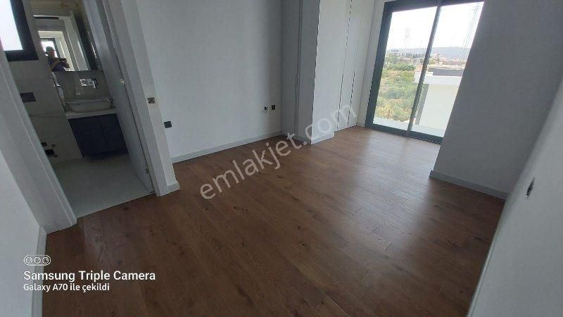 İzmir Çeşme Ilıcada Full Deniz Manzaralı Havuzlu 5+2 Lüks Müstakil Villa - Görsel 16