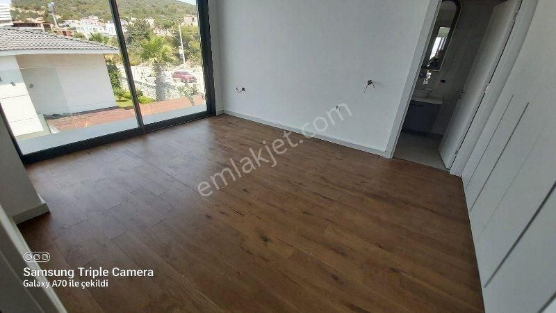 İzmir Çeşme Ilıcada Full Deniz Manzaralı Havuzlu 5+2 Lüks Müstakil Villa - Görsel 23