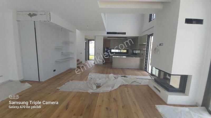 İzmir Çeşme Ilıcada Full Deniz Manzaralı Havuzlu 5+2 Lüks Müstakil Villa - Görsel 14