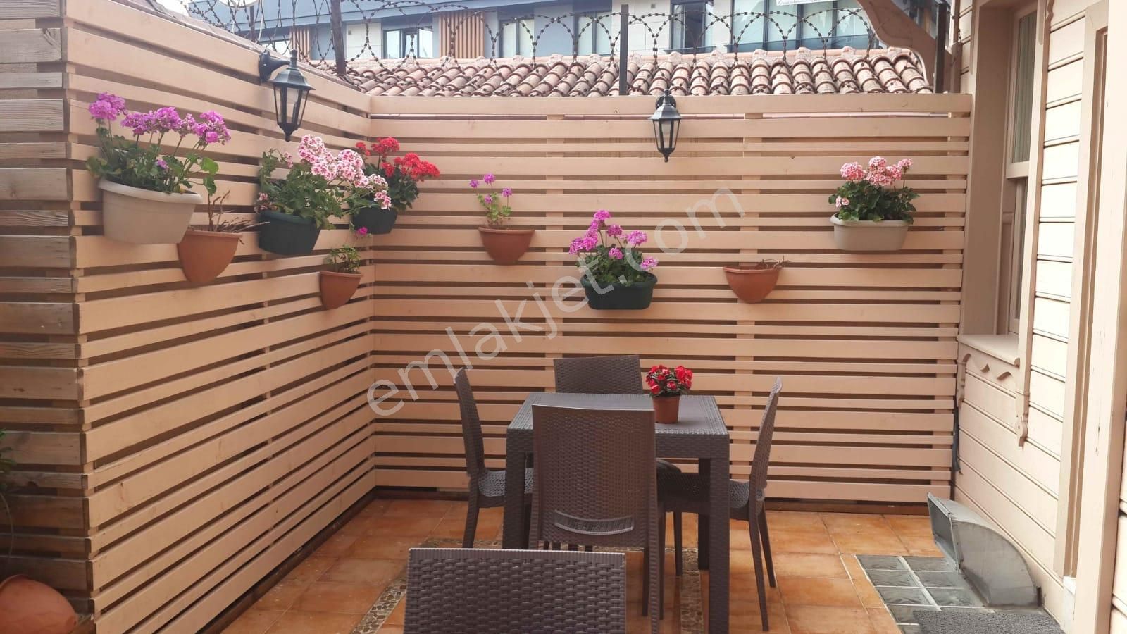 İstanbul Kadıköy Bahçe Katı Günlük Kiralık Daire  Ailelere Özel Temiz Hijyenik Rahat 1+0 Daire 7/24