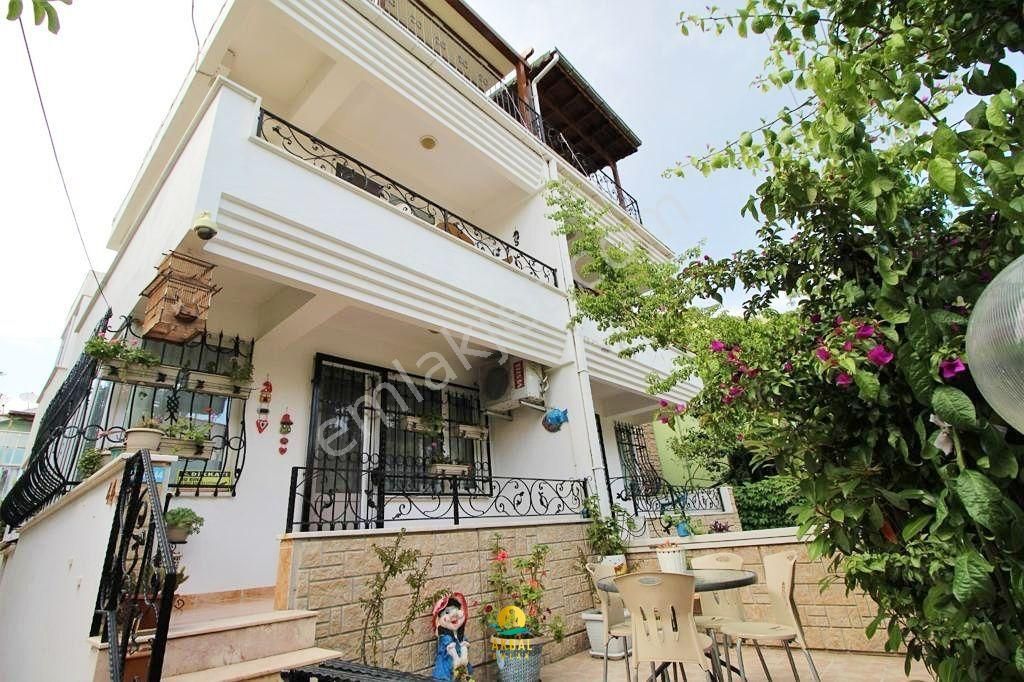 Edremit Akçay Satılık Villa  AKBALDAN YENİMAHALLEDE 3+1 DENİZE 100MT ÇİFT BAHÇELİ LÜKS SATILIK VİLLA