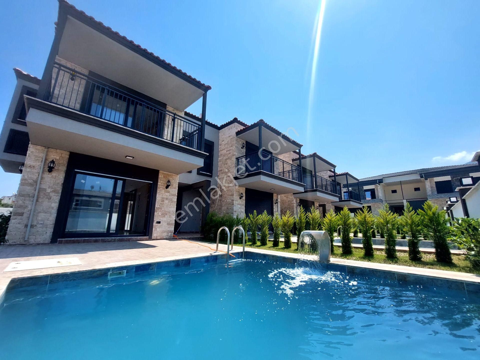 Kuşadası Güzelçamlı Satılık Villa  Kuşadası'nda Denize 5 dk Mesafede Özel Havuzlu Satılık 3+1 Villa