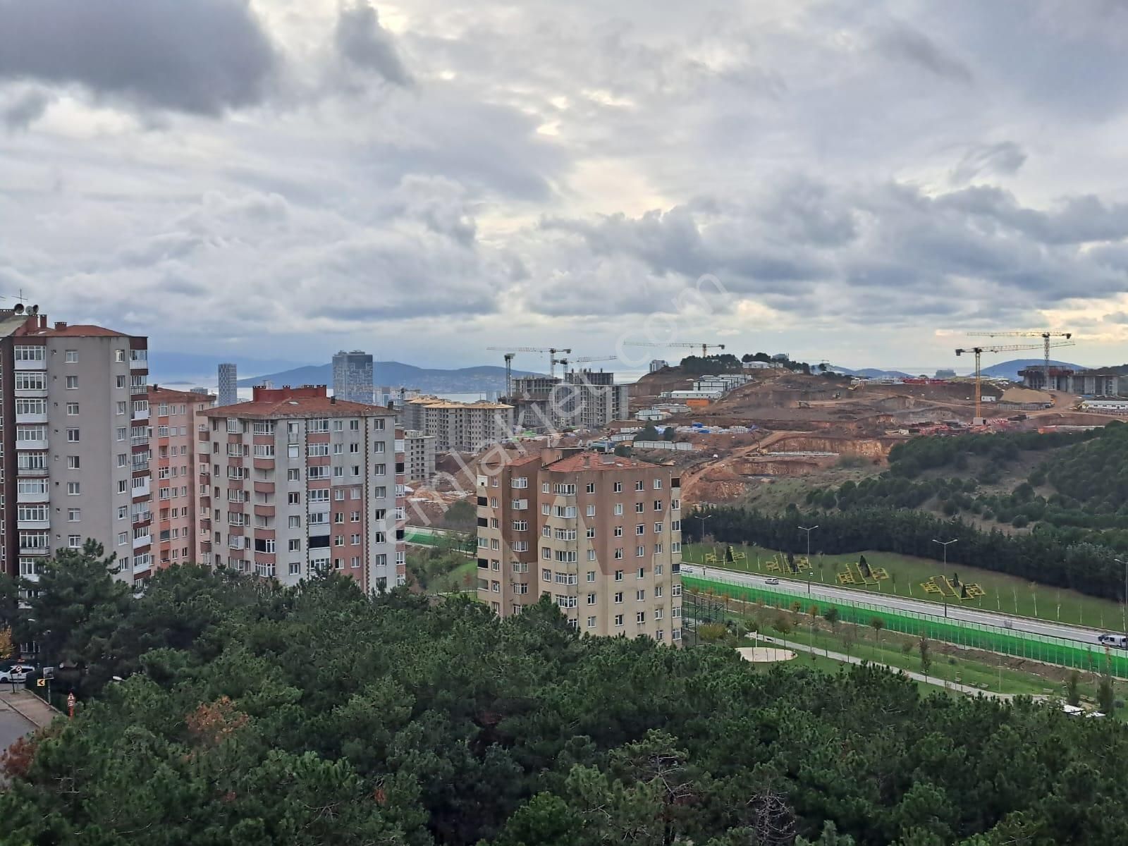 Kartal Uğur Mumcu Satılık Daire NESRİN EMLAK'TAN CADDE ÜZERİ KİPTAŞ YAPIMI DENİZ MANZARALI