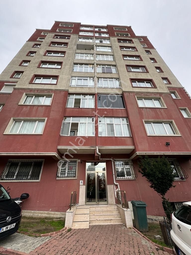 Esenyurt Gökevler Satılık Daire  Güzel Mevsim Sitesi Satılık Özel Tadilatlı 3+1 Daire