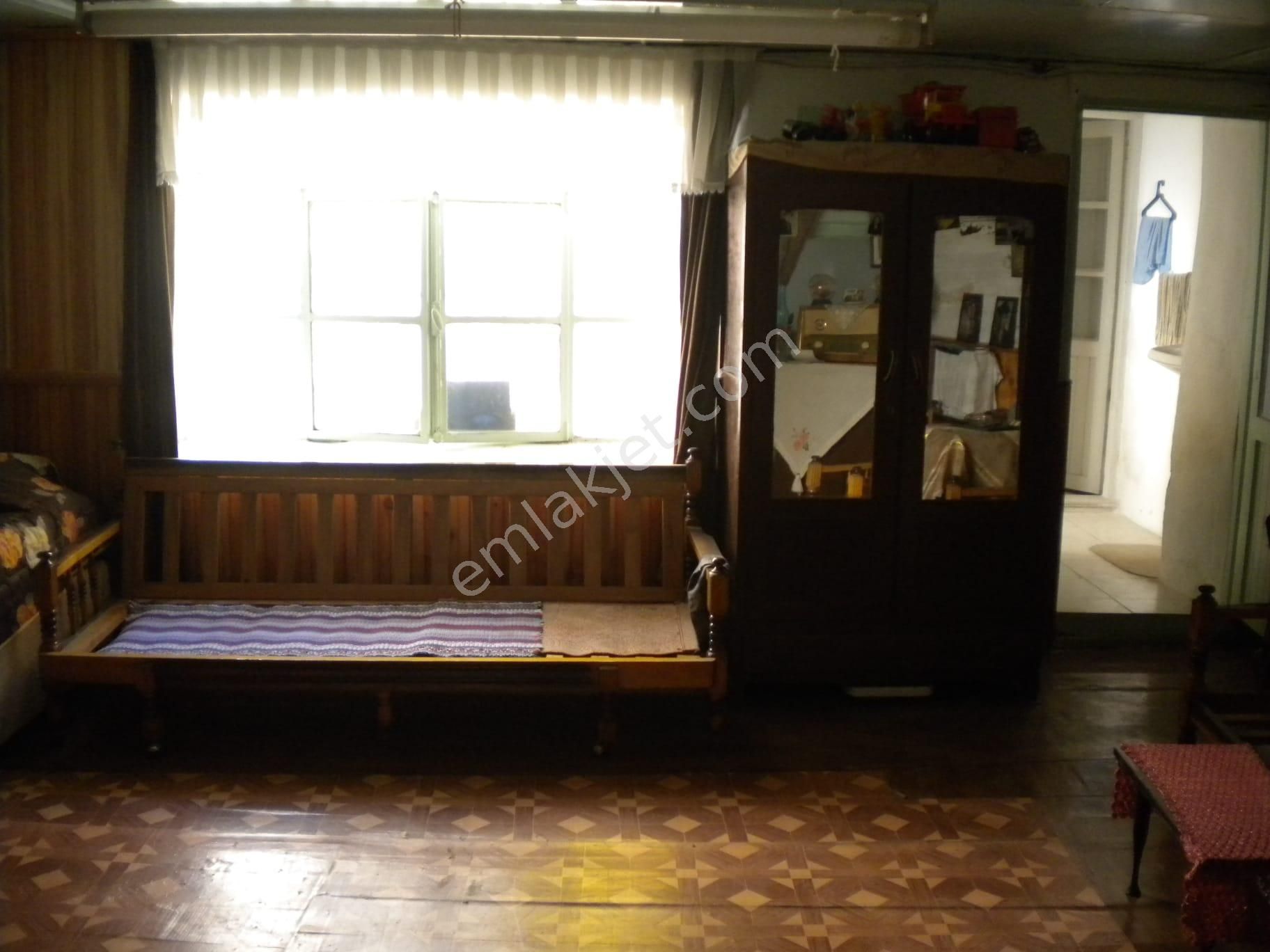 Ayvada'dan Ayvalık Merkez'de 2 Katlı Taş Rum Evi - Görsel 4