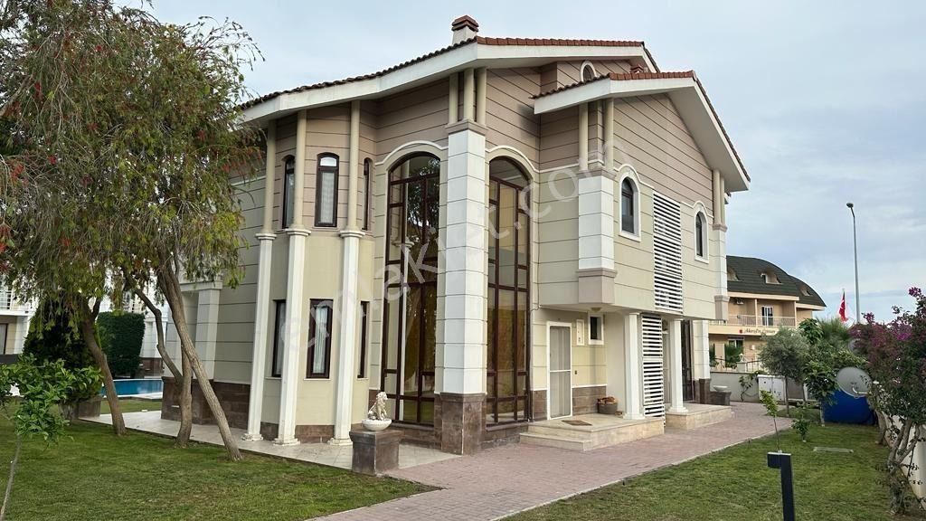 Serik Belek Satılık Villa  Antalya Belek'te Havuzlu Site İçeresinde Satılık 3+1 İkiz Villa